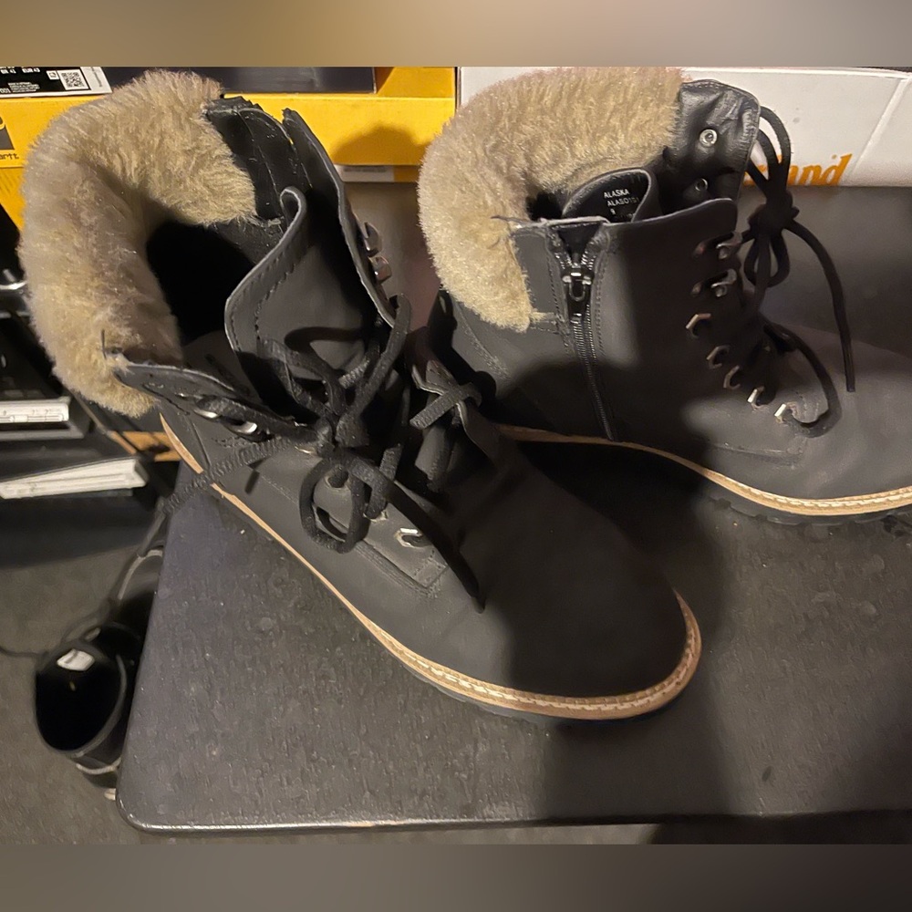 Black Winter Boots with Fur Lining and Rubber Sole